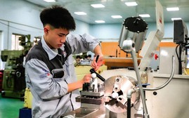 Chuẩn hoá giáo viên nghề, hóa giải rào cản chứng chỉ sư phạm để thu hút người giỏi