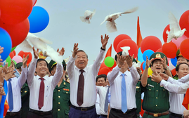Tổng Bí thư, Chủ tịch nước Tô Lâm dự Lễ Thượng cờ "Thống nhất non sông", viếng nghĩa trang Trường Sơn
