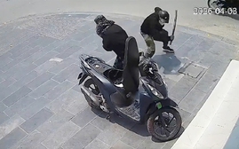 Xác minh 2 đối tượng bịt mặt bất ngờ tấn công một phụ nữ