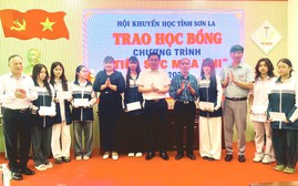 Hội Khuyến học tỉnh Sơn La trao 338 suất học bổng "Tiếp sức mùa thi" cho học sinh lớp 12