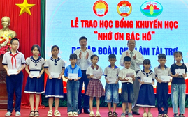 Hội Khuyến học thành phố Huế trao 100 suất học bổng nhân kỷ niệm Ngày sinh Chủ tịch Hồ Chí Minh