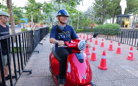 Sự kiện “Đổi xăng lấy điện”: Evo Lite hút khách nhờ không cần bằng lái, đổi pin chỉ trong 1 phút