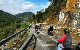 Đã thông xe đoạn sạt lở trên quốc lộ 4D lên Sa Pa