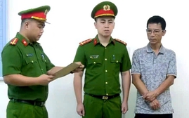 3 cán bộ thuế thu phí hạ tầng sai quy định ở Cửa khẩu Kim Thành bị bắt