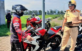 Chạy xe mô tô phân khối lớn, biểu diễn kỹ thuật tại các khu đô thị đang thi công bị xử phạt
