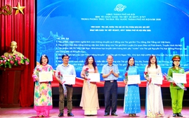 Phóng viên Tạp chí Công dân và Khuyến học đoạt giải Ba cuộc thi viết về điển hình tiên tiến của Hà Nội