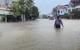 Mưa lớn kéo dài, người dân Quảng Ninh chật vật đối phó