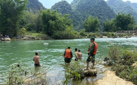 Đồn Biên phòng Ngọc Côn, Cao Bằng tìm kiếm, cứu hộ công dân gặp nạn trên sông Quây Sơn