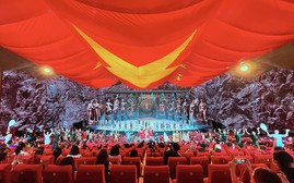 “Đất Nước Thiên Hùng Ca” trong không gian biểu diễn tráng lệ, hiện đại