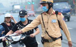 Bỏ chạy "chốt" Cảnh sát giao thông có thể bị xử lý thế nào?