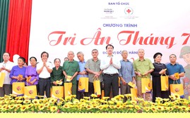 Khám bệnh, trao hơn 400 suất quà tri ân tháng 7 tại xã biên giới Hoàng Văn Thụ (Lạng Sơn)