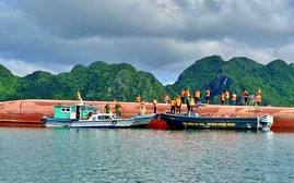 Lật tàu trên vùng biển Vân Đồn, Quảng Ninh, 3 người được cứu, 2 người mất tích