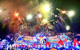 Biển người hoà ca trong mưa mừng "Quảng Ninh - Thành phố rạng rỡ tương lai"