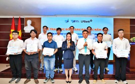Trao 1,735 tỷ đồng học bổng cho học viên Đại học Quốc gia Thành phố Hồ Chí Minh lĩnh vực bán dẫn, vi mạch