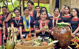 Hạt thóc đầy kho, rượu cần say đắm: Độc đáo Lễ "Mừng lúa mới" của dân tộc Giẻ Triêng