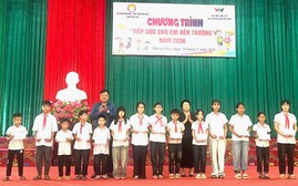 Hội Khuyến học Phú Thọ phối hợp trao 750 suất quà tiếp sức cho em đến trường