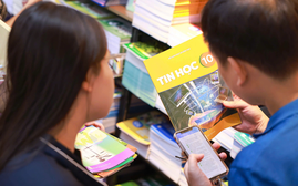 Thiếu sách giáo khoa trước năm học mới dù nguồn cung đã được chuẩn bị?
