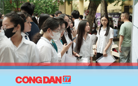 Thí sinh Hà Nội làm thủ tục dự thi vào lớp 10 Trung học phổ thông (2025-2026)