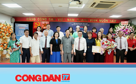 Lễ trao giải cuộc thi viết Gia đình học tập khích lệ phong trào học tập của cả cộng đồng