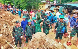 Lực lượng cứu hộ tiếp cận khu vực chia cắt sau lũ quét tại Kỳ Sơn, Nghệ An