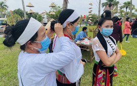 22 dân tộc thiểu số trình diễn trang phục truyền thống chào mừng Ngày Di sản Văn hoá Việt Nam