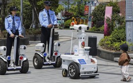 Trung Quốc: Robot cảnh sát giúp tăng sức mạnh tuần tra lên 10 lần