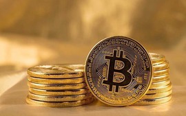 Bitcoin về mốc thấp nhất trong năm, giá vàng tăng nhẹ, chứng khoán hồi phục ngắn