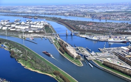 Cận cảnh cảng Rotterdam lớn nhất châu Âu - nơi vừa diễn ra buổi làm việc của Thủ tướng Phạm Minh Chính
