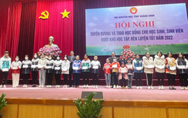 Quảng Ninh: Trao học bổng tuyên dương 175 học sinh, sinh viên học tập tốt