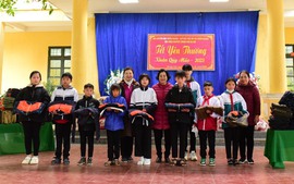 “Tết yêu thương - Xuân Quý Mão 2023” đến với học sinh Yên Sơn, Tuyên Quang