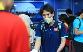 Sau 30 tiếng di chuyển từ Uzbekistan, U23 Việt Nam hạ cánh an toàn tại sân bay Nội Bài 