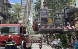 Cháy khách sạn ở phố cổ Hà Nội: Cứu thoát các du khách nước ngoài  