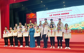 Tuyên Quang: Tuyên dương học sinh giỏi và giáo viên bồi dưỡng học sinh giỏi