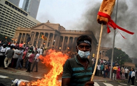 Sri Lanka: Khủng hoảng kinh tế, chính trị trầm trọng, Tổng thống và Thủ tướng từ chức