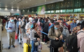Dịch vụ thu phí làm thủ tục nhanh tại sân bay gây tranh cãi