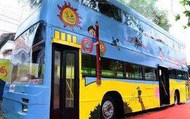 Ấn Độ cải tạo xe buýt cũ thành những phòng học đầy màu sắc cho trẻ em