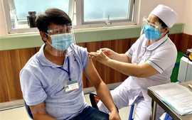 Thủ tướng chỉ đạo đẩy nhanh tiêm vaccine phòng COVID-19 mũi 3, mũi 4