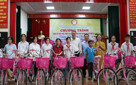 Bắc Giang: Trao tặng 85 xe đạp cho học sinh vượt khó, hiếu học