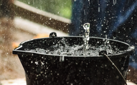 Thế giới thiếu nước sạch, nhưng nước mưa trên khắp hành tinh không an toàn để uống