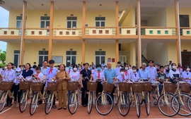 Hội Khuyến học Nam Định: Trao học bổng bằng 103 chiếc xe đạp