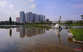 Hà Nội: Công viên 950 tỷ đồng ngập nước và rác thải