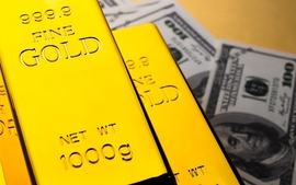 Ngày 18/8: Giá vàng, dầu thô và tiền ảo đồng loạt giảm