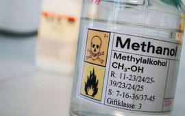 Nhận biết sớm dấu hiệu ngộ độc methanol từ rượu trôi nổi