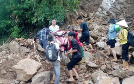 Nghệ An: Hàng nghìn người dân bị cô lập do mưa lũ