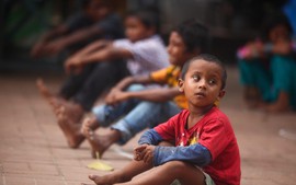 Bangladesh tăng gấp 3 lần số nhân viên xã hội để bảo vệ trẻ em
