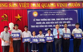 Quỹ Khuyến học, khuyến tài tỉnh Khánh Hòa trao 424 suất học bổng và phần thưởng