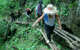 Luồn rừng Minh Hóa vào hang Tú Làn