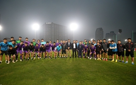 Đội tuyển Việt Nam nhận được sự động viên, khích lệ trước trận Chung kết AFF Cup 2022