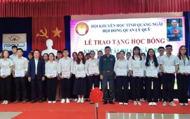 Trao 246 suất học bổng Phạm Văn Đồng cho sinh viên Quảng Ngãi học giỏi