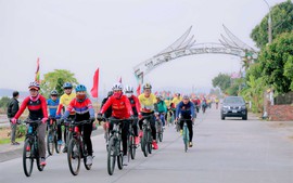 350 vận động viên đạp xe diễu hành quảng bá du lịch Đông Triều
